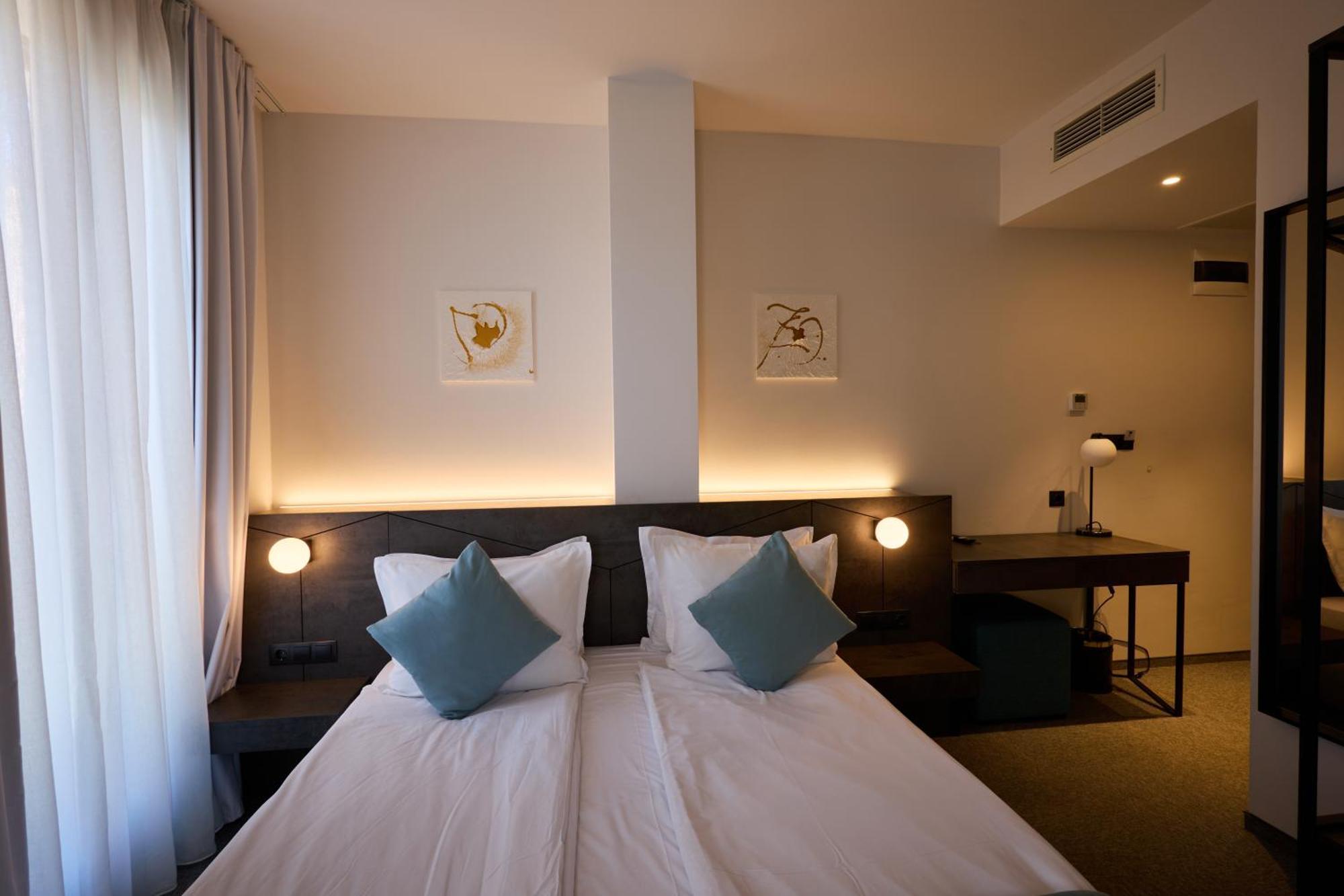 Bizarre Boutique Hotel Varna Exterior photo
