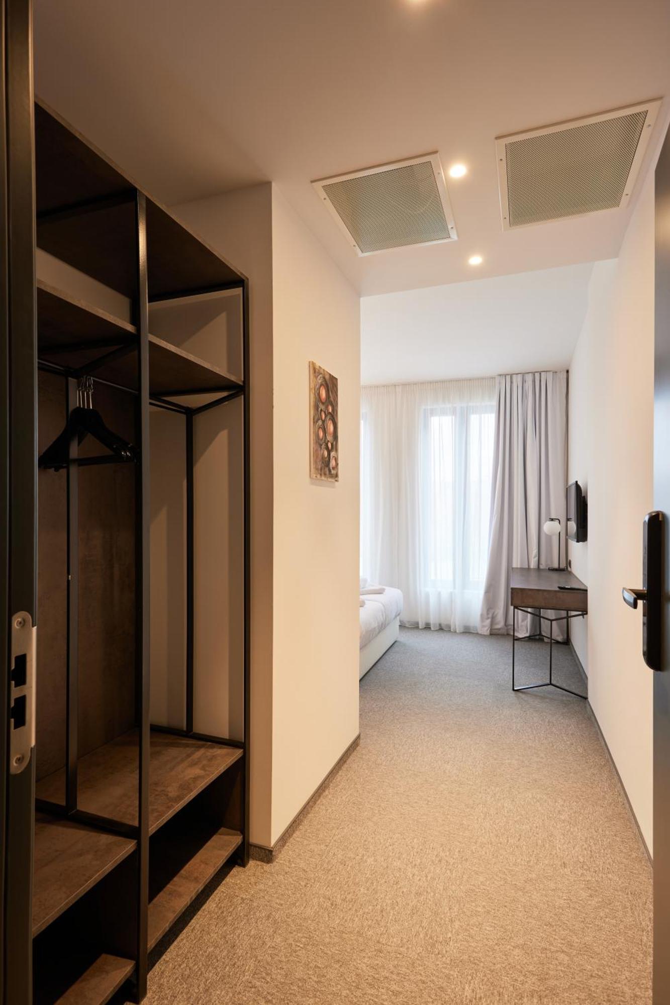 Bizarre Boutique Hotel Varna Exterior photo